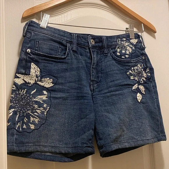 NWOT Anthropologie Pilcro Slim Boyfriend Floral Embroidered Women's Denim Shorts - Picture 7 of 13